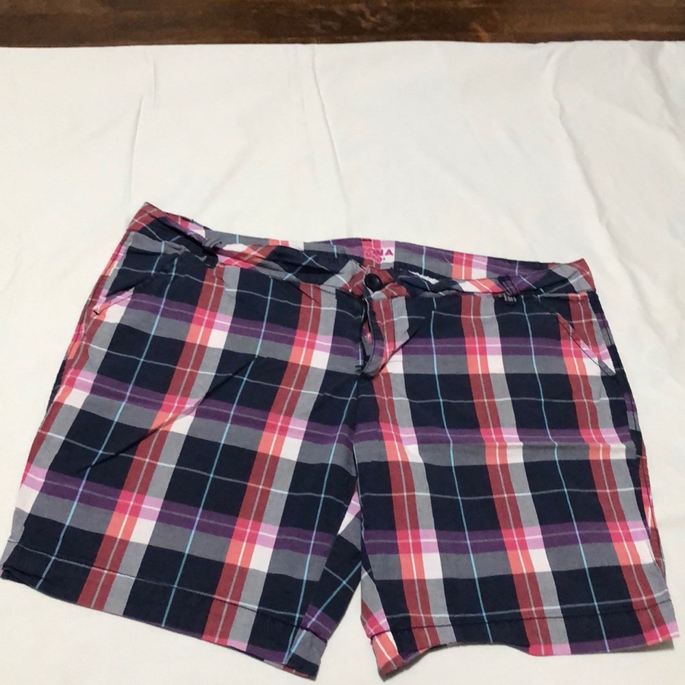 Plaid Bermuda shorts